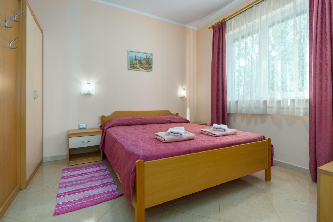 Apartments Maria Porec Exterior photo