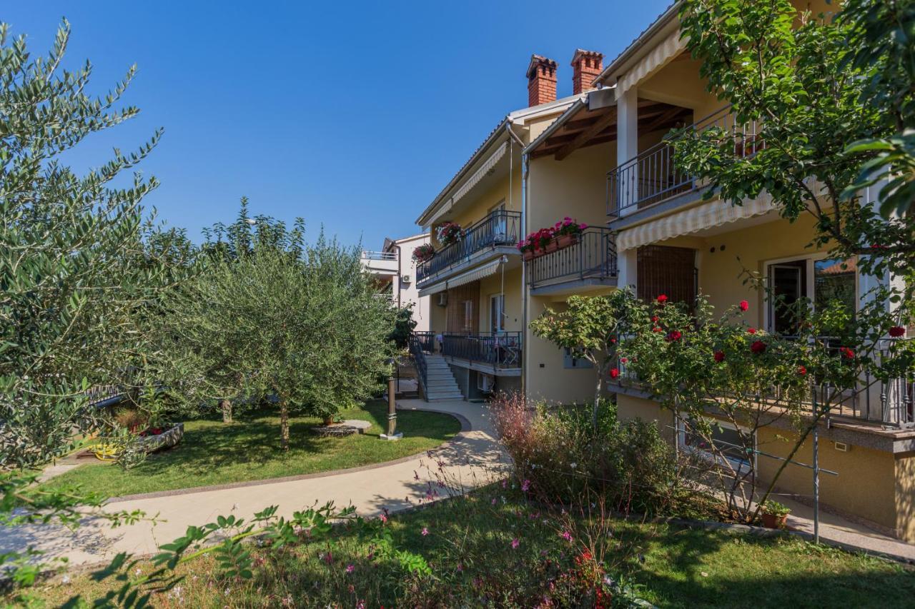 Apartments Maria Porec Exterior photo
