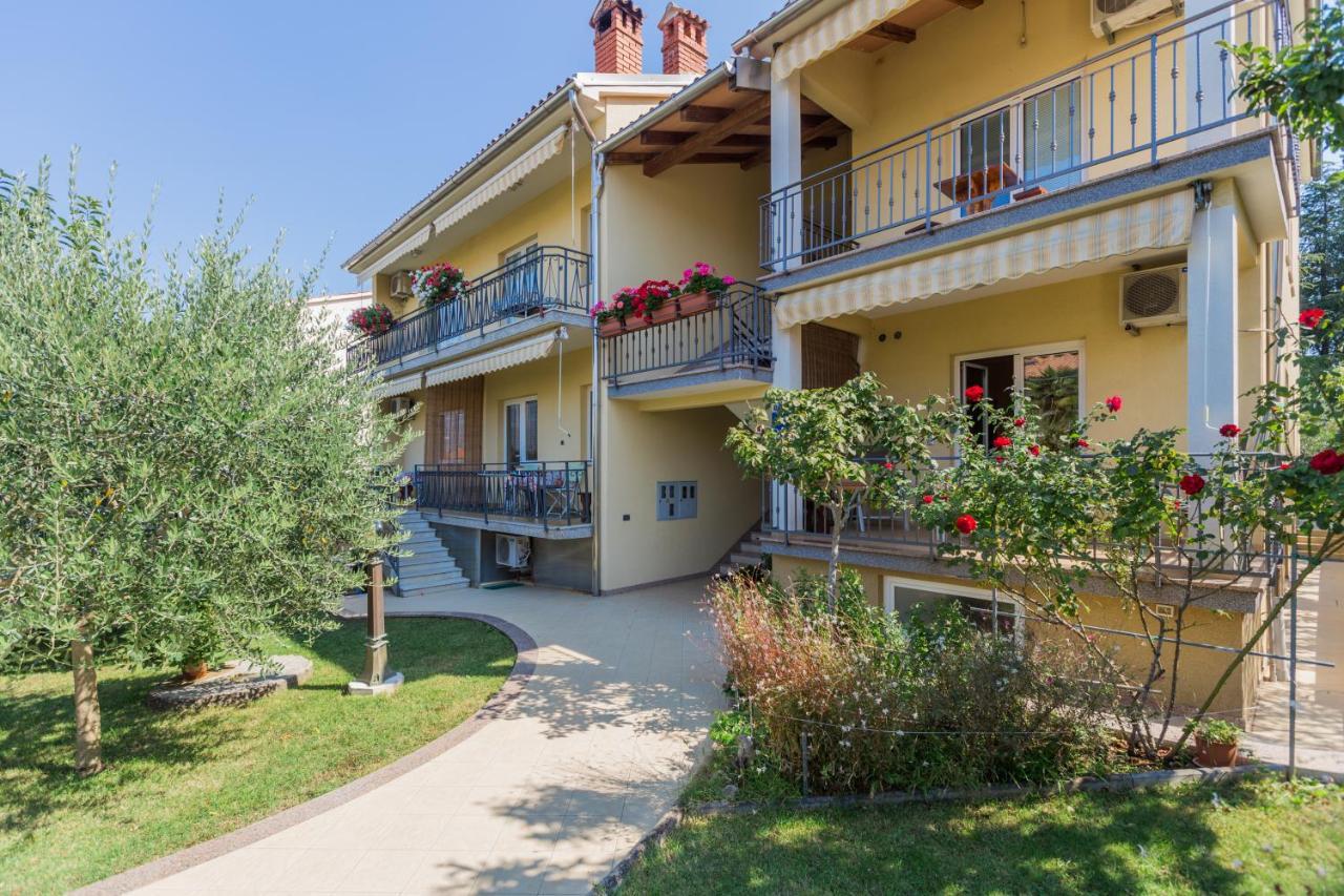Apartments Maria Porec Exterior photo