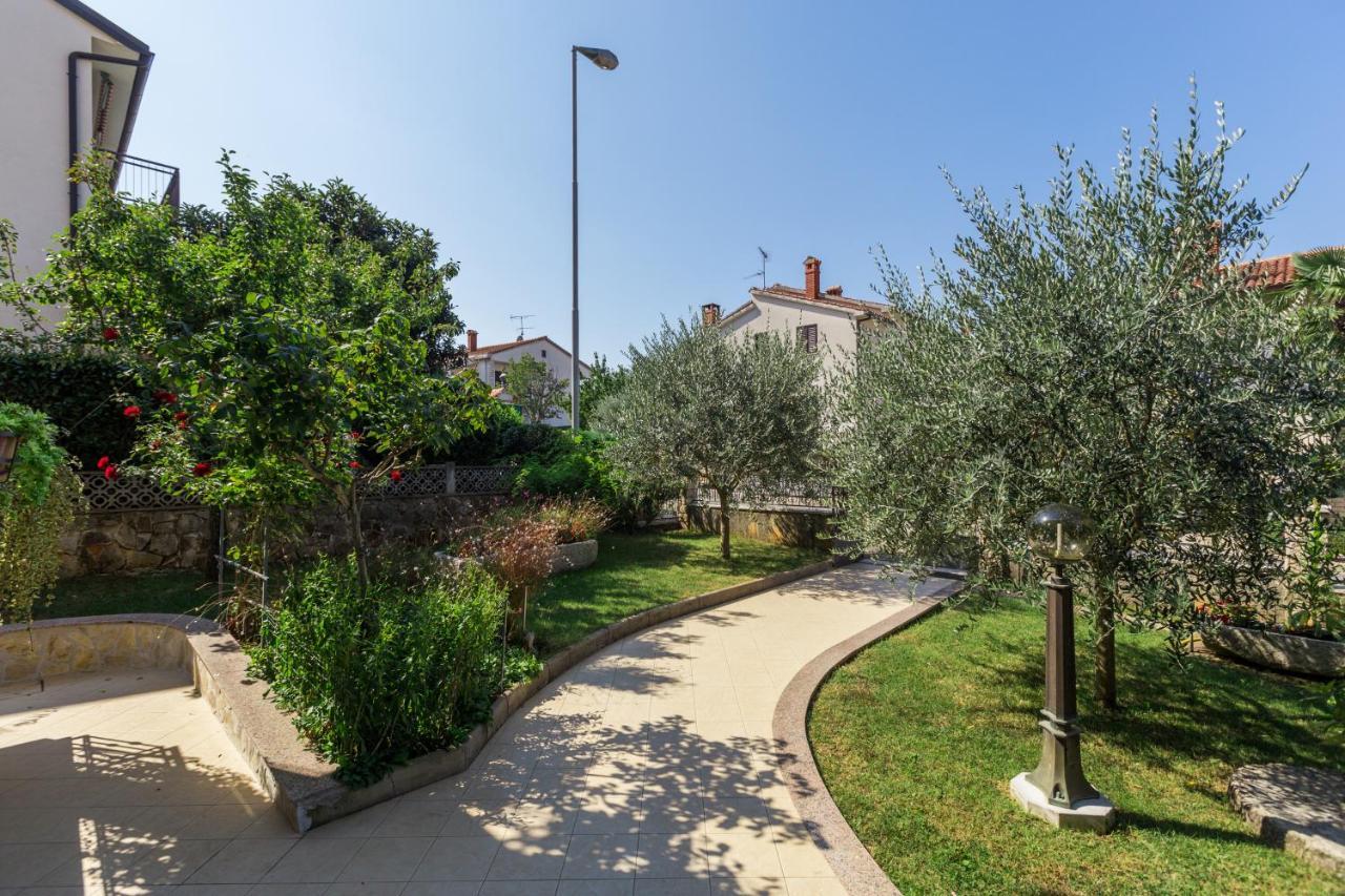 Apartments Maria Porec Exterior photo