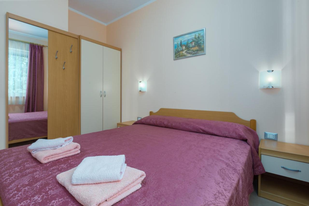 Apartments Maria Porec Exterior photo